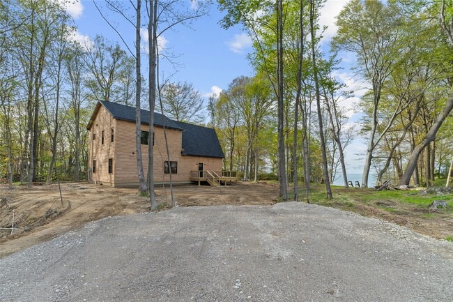 Building Photo - 8498 E Lake Rd