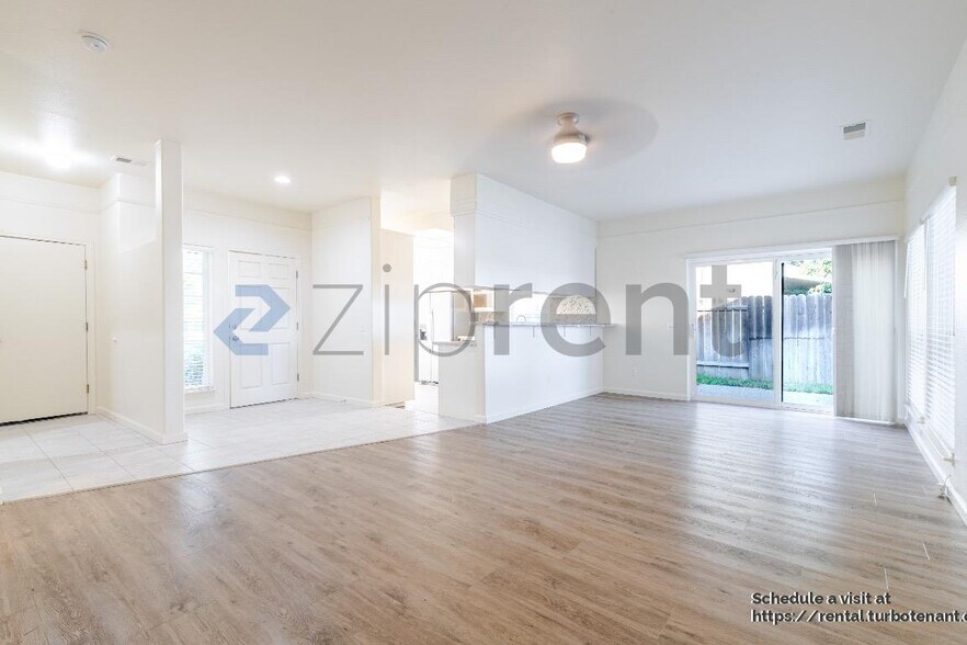 Building Photo - 2703 Albany Ave