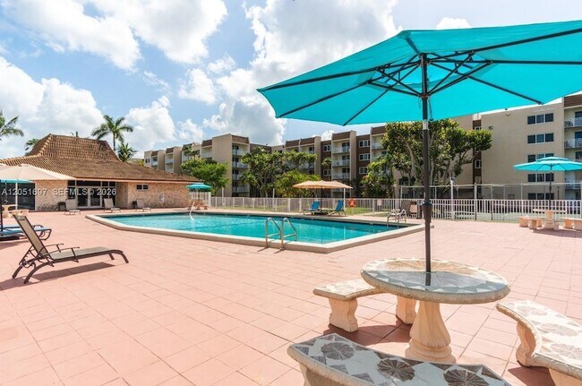 Building Photo - 6950 Miami Gardens Dr