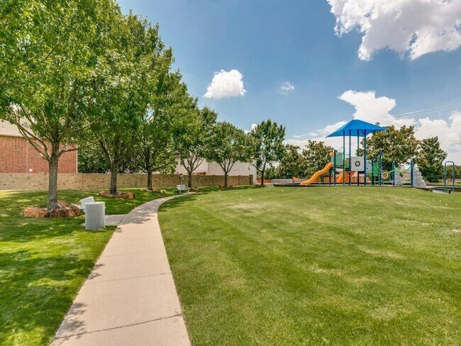 Building Photo - 12856 Gillon Dr