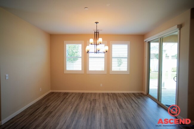 Building Photo - Glamorous Home in Seven Oaks Gated Community!