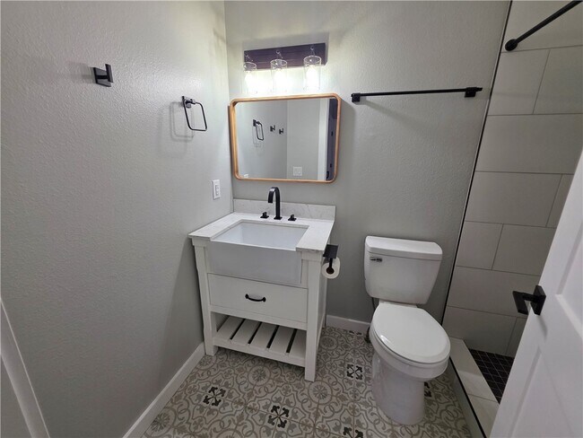 Building Photo - 2402 SE Jayel Terrace