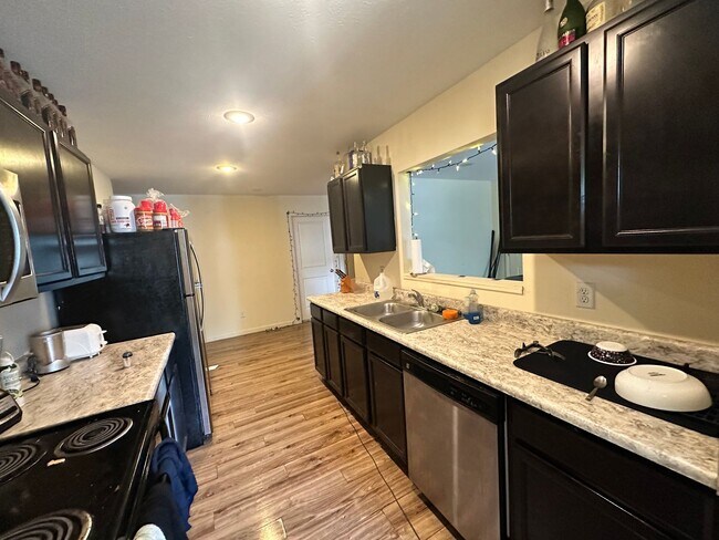 Building Photo - 1207-1207 Euclid Ave