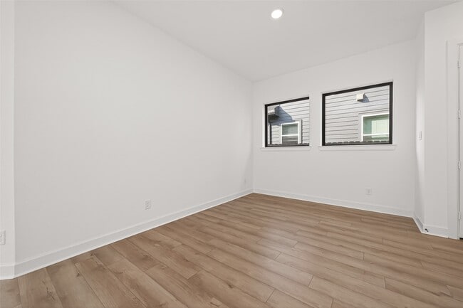 Building Photo - 16915 Chapel Knox Dr