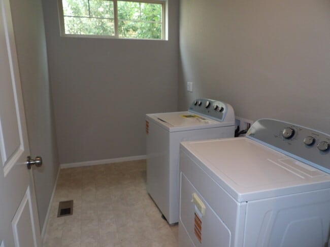 Building Photo - 6520 Golden Briar Ln