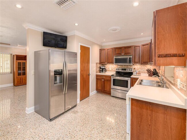 Building Photo - 907 Hillside Terrace