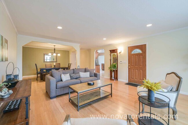 Building Photo - 44 Trish Dr