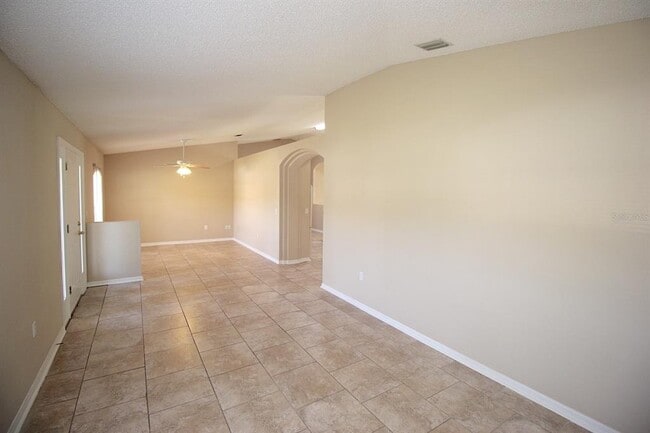 Building Photo - 32 Ryding Ln