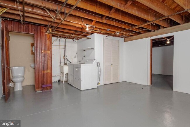 Building Photo - 1325 Crofton Rd