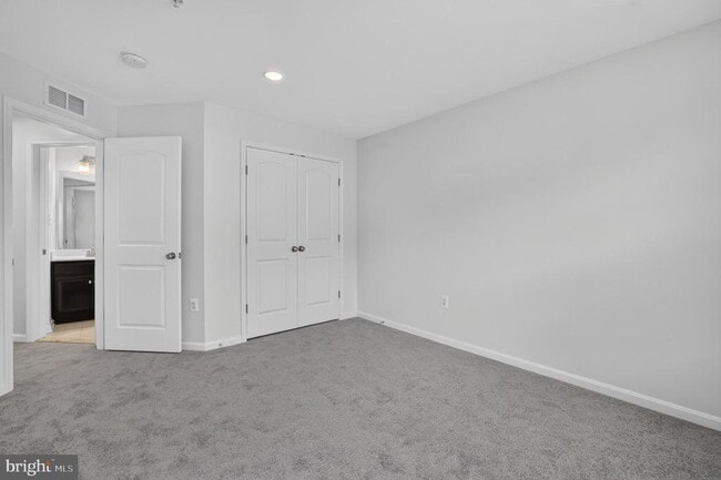 Building Photo - 2613 Campus Way N