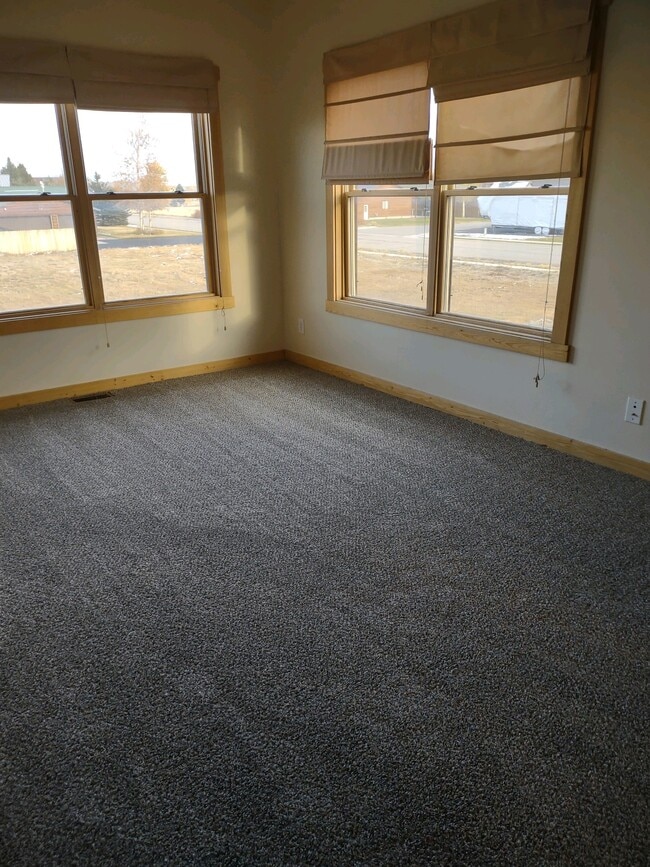 Building Photo - 155 Mulligan Ln