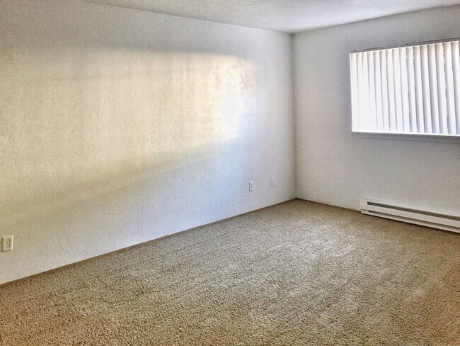 Building Photo - Two Bedroom, One Bath, 2nd Floor - End of Winter Special - Second Month Free!