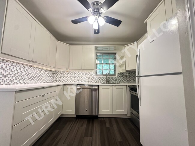 Building Photo - Condo for rent in Vestavia Hills - *MOVE I...