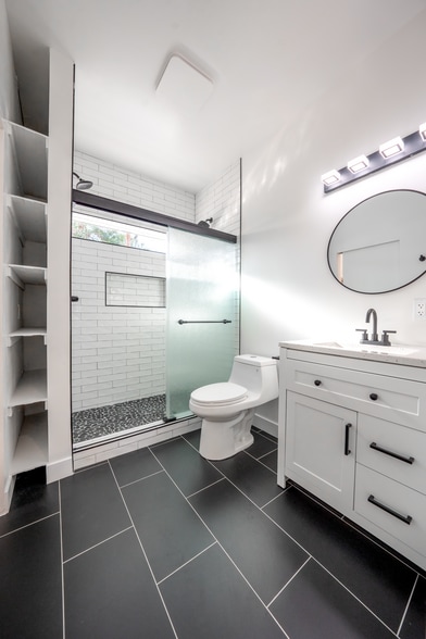 Building Photo - 1514 E Clarendon Ave