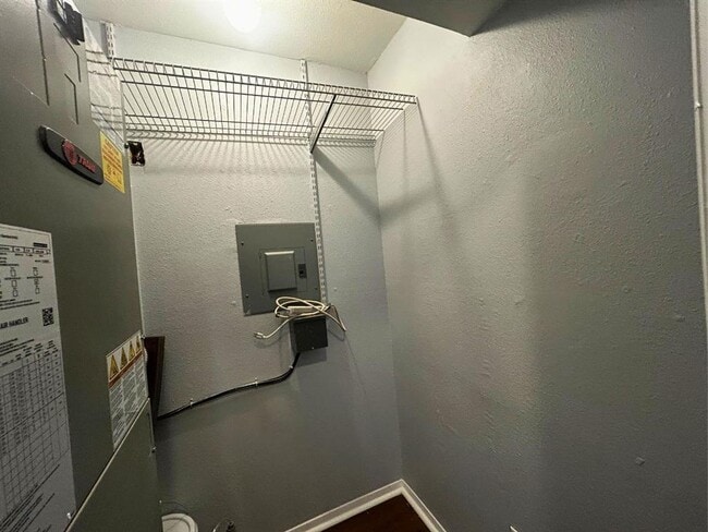 Building Photo - 8210 Bent Tree Rd