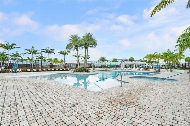Building Photo - 257 NE Coastal Dr