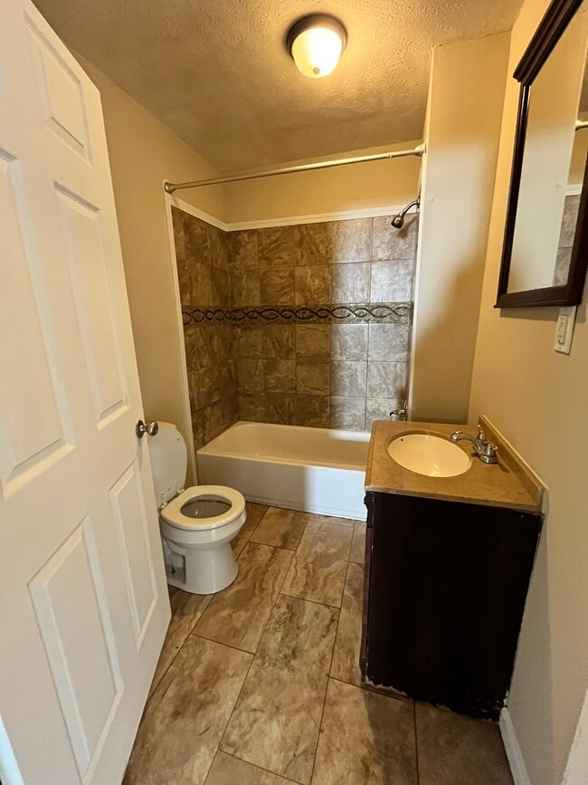 Building Photo - 410 SW Atlantic St