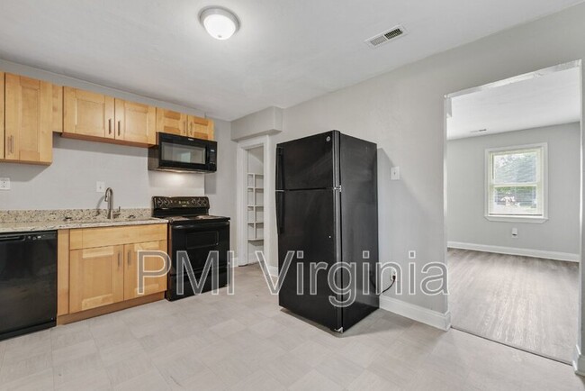 Building Photo - 7 Decatur St