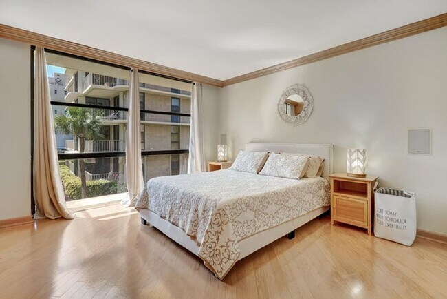 Building Photo - 3200 S Ocean Blvd