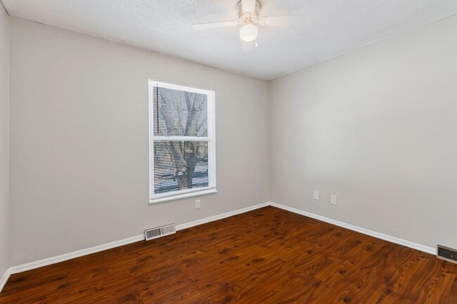 Building Photo - Quiet Cul-de-Sac Home with Bonus Room & Big Backyard!