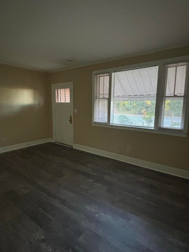 Building Photo - 901 Miller Rd