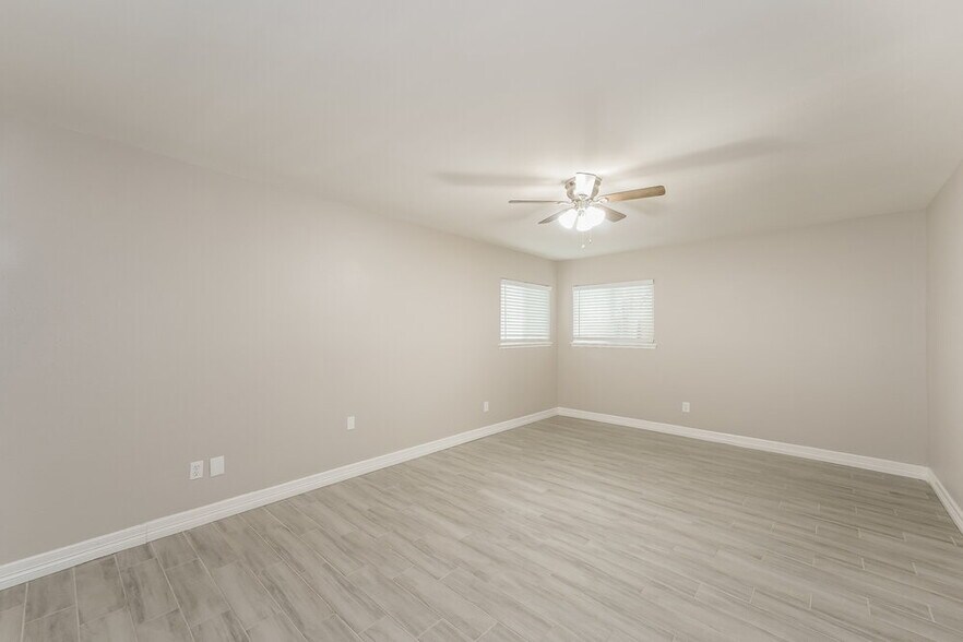 Building Photo - 15411 La Loma Dr