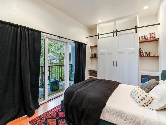 Building Photo - 3002 Hillview Rd