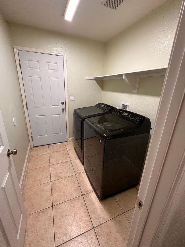 Building Photo - Beautiful 3-Bedroom, 2-Bathroom Home in Desirable Menifee Neighborhood