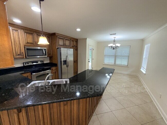 Building Photo - 18 Breydon Ct