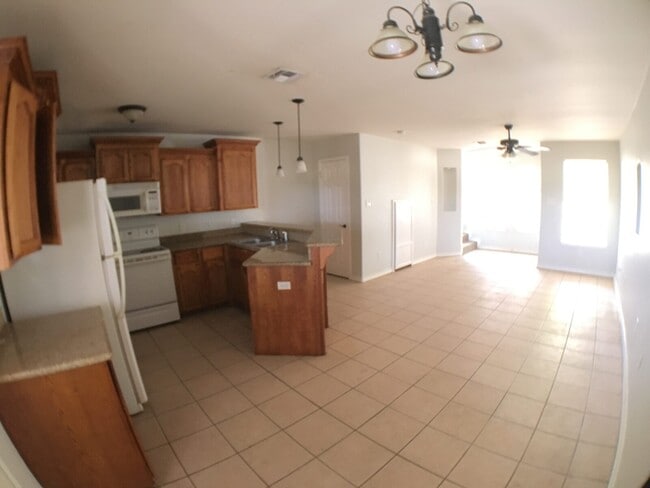 Building Photo - 1206 W Fig Ave