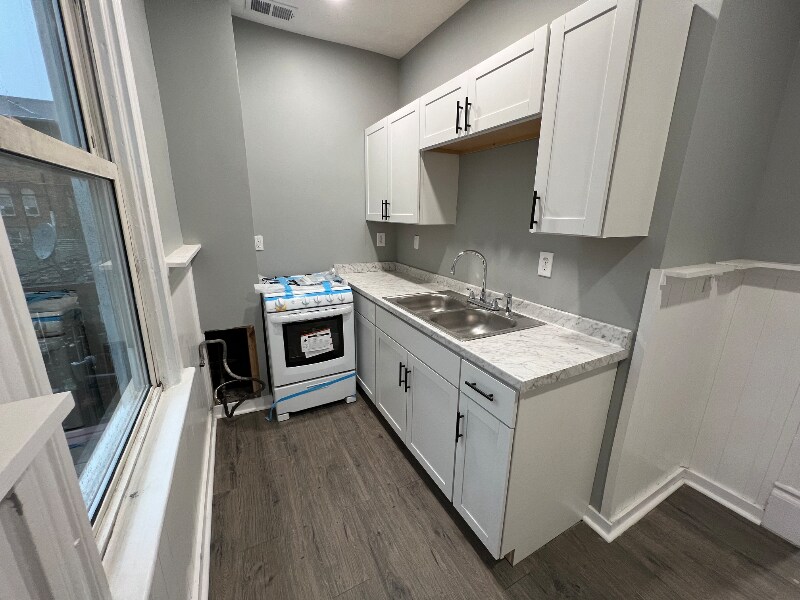 Building Photo - 3537 Fleming Ave