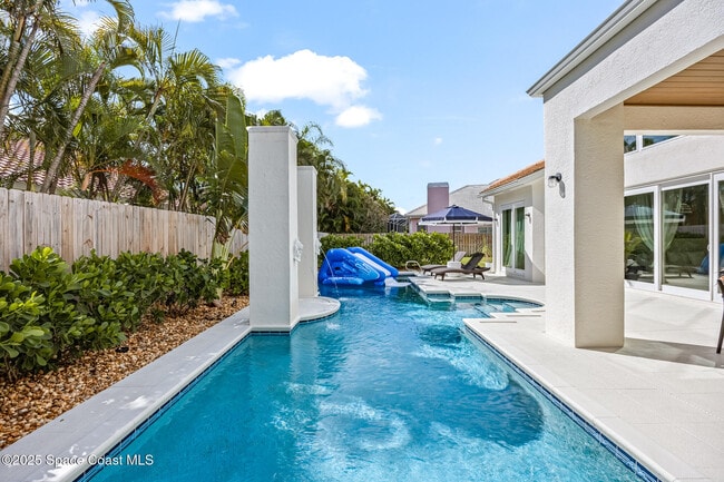 Building Photo - 385 Newport Dr