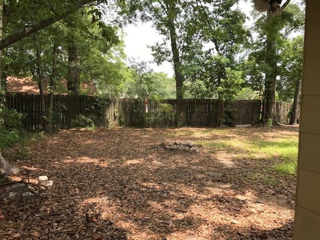 Building Photo - 3 Bed House on Atkamire Drive, close to stadium. Available August 2026!