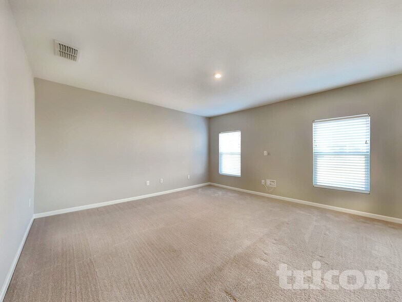 Building Photo - 1008 Talon Ln