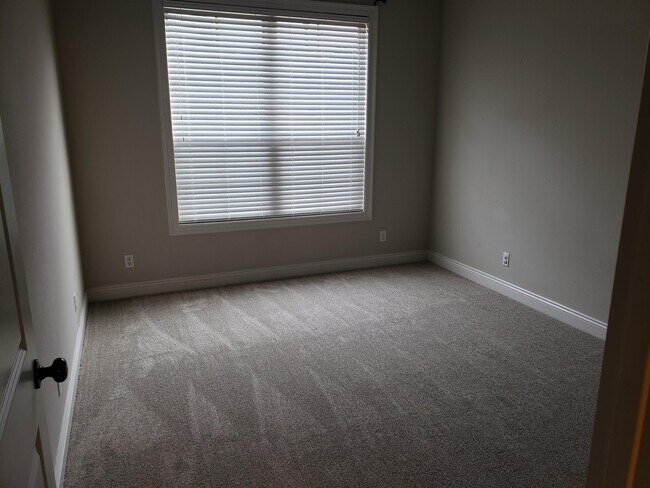 Building Photo - 310 Ashbrook Ln