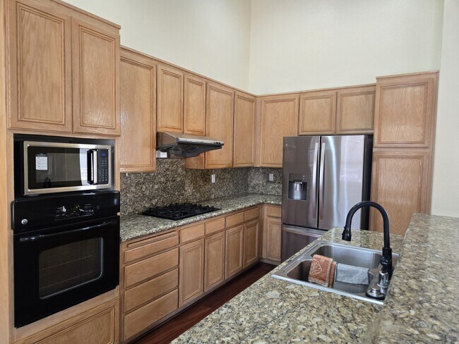 Building Photo - 8417 San Ramon Dr