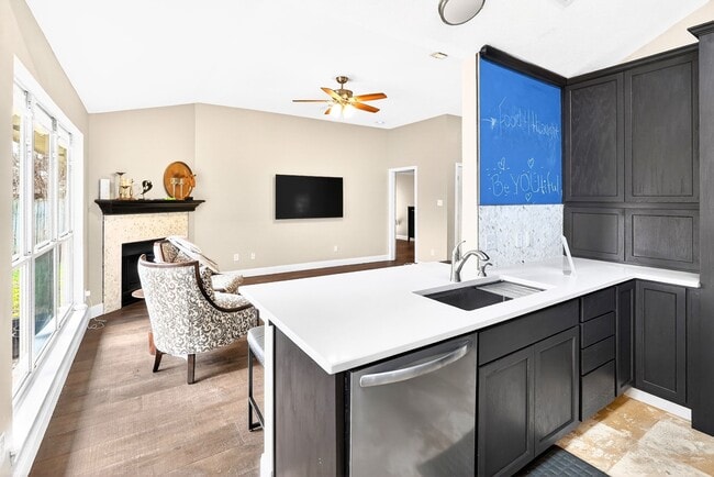 Building Photo - 2230 Howell Ave