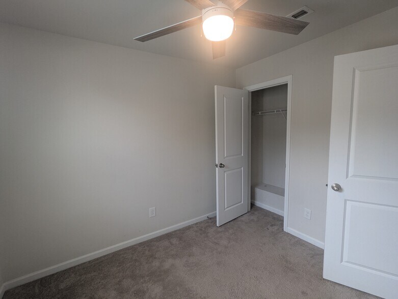 Building Photo - 133 Fernside Ct