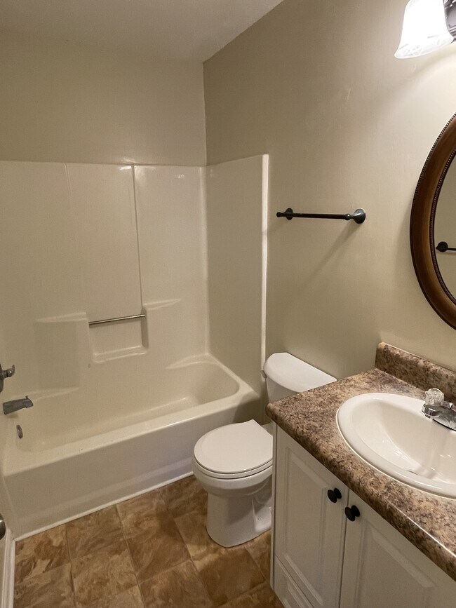 Building Photo - 2817 Ridgecrest Dr