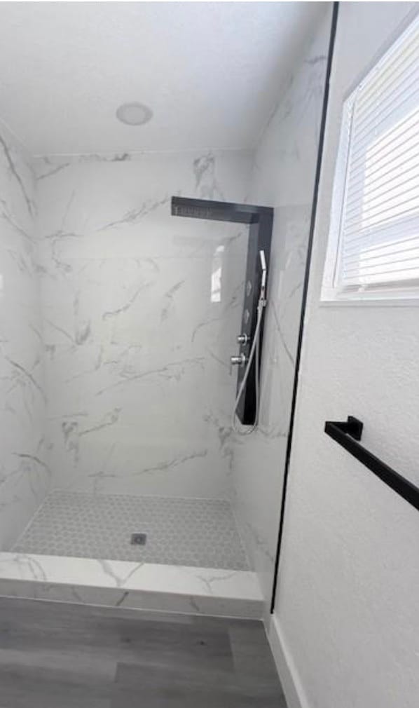 Building Photo - 275 NE 173rd St