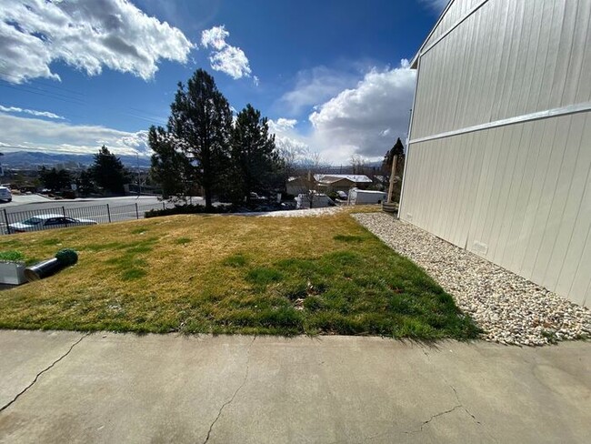 Building Photo - 3 Bedroom Townhouse North Reno - 2 Car Att...