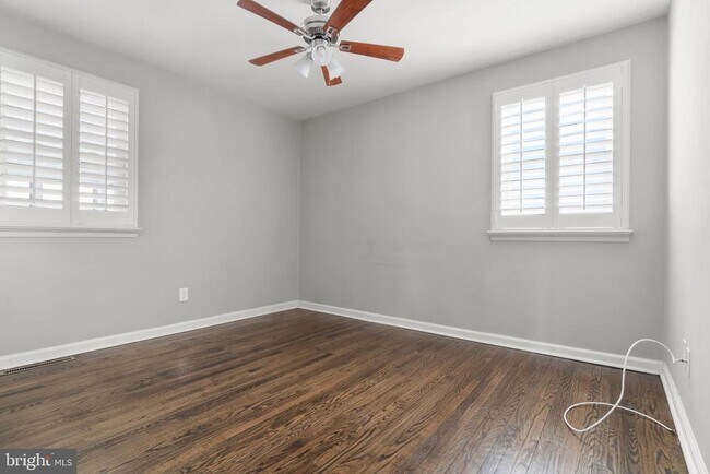 Building Photo - 8 Adams Ave