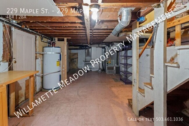 Building Photo - 229 NE Maple St