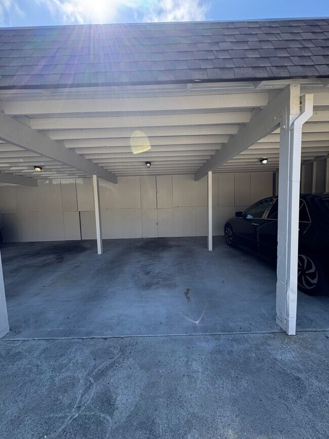 Building Photo - 455 Plum St