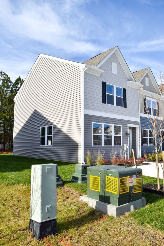 Building Photo - Stunning Brand New Townhome
