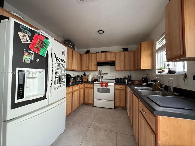 Building Photo - 2032 NE 167th St