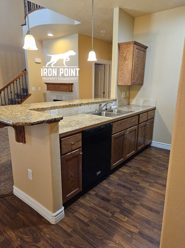 Building Photo - 3/2.5 in Boise-2 Car Garage, Fireplace, Vaulted Ceilings, Landscaping Included.