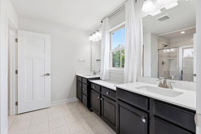 Building Photo - 5714 Richmanor Terrace