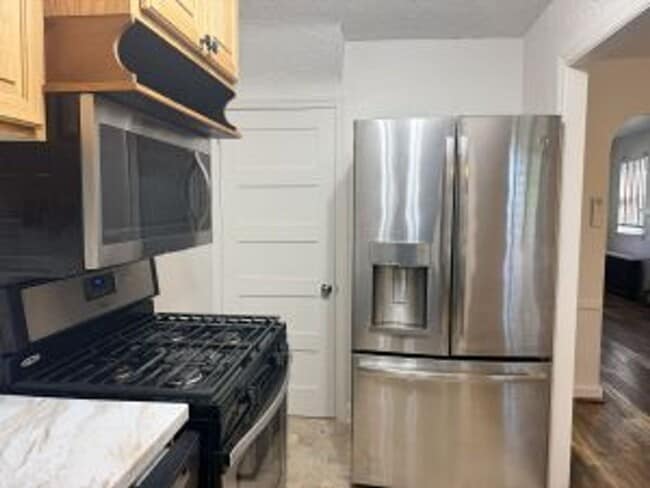 Building Photo - 320 Atkins Ave