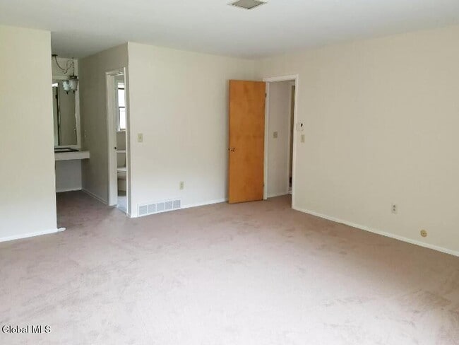 Building Photo - 3 Springwood Manor Dr